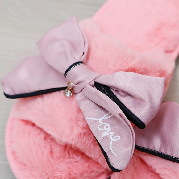 Bow faux fur plush slipper warm winter slippers fun slippers - Picture 3 of 3